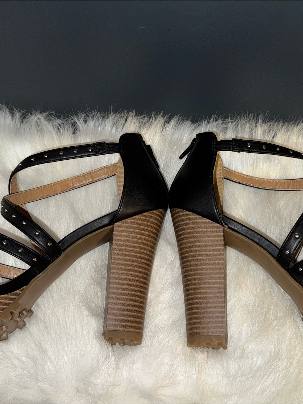 Report High Heeled Black Leather W/ Silver studded strapps - Picture 3 of 9